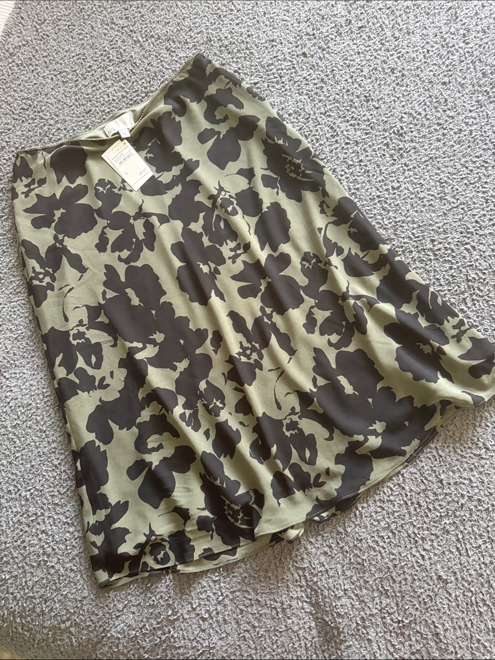 NWT Nordstrom Olive and Black Floral A-Line Skirt
